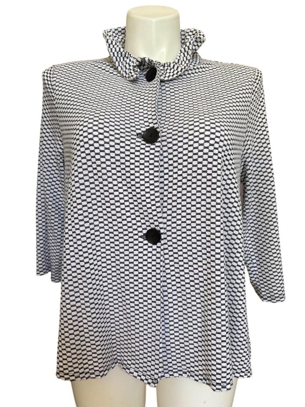 Chico's Easywear Women's Black/White Jacquard Waves Adjustable Collar Top Size 2